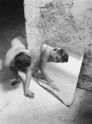 Взаимодействие тела и пространства в фотографии арт-ню 