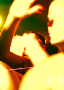 МНОГОЛЮДНАЯ ВЕЧЕРИНКА