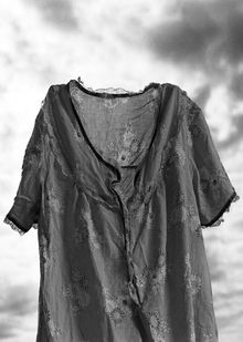 Объект принимает форму одежды. Одежда создает контекст.