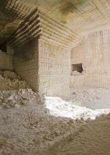 Взаимодействие реальных руин и современного искусства