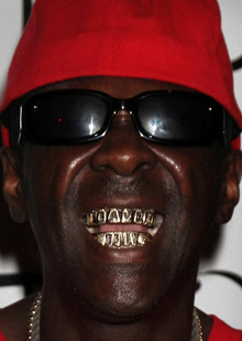 Социальный статус и идентичность через зубные украшения