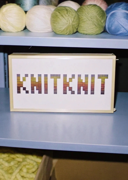 Бренд вязанных изделий KnitKnit глазами AI