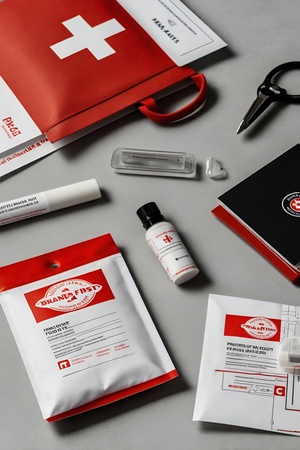 Бренд аптечек для путешествий 
JUST IN CASE глазами ИИ