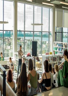 Библиотека: модно, стильно, познавательно. 
