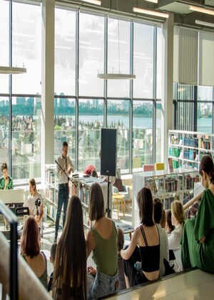 Библиотека: модно, стильно, познавательно. 
