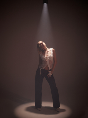 "Cover of the artist's card" backstage