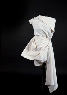 Создание платья Issey Miyake методом наколки.