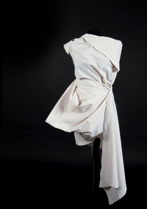 Создание платья Issey Miyake методом наколки. 