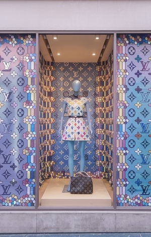 Анализ витрин Louis Vuitton