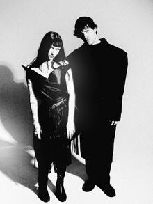 Оммаж на&nbsp;Miss Kittin & The Hacket