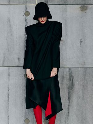 Arkhitektonika capsule (inspired by Hussein Chalayan and L. Popova)