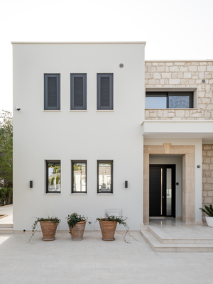 250 sq. meters House for a Couple