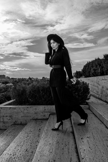 Ева. Девушка в&nbsp;чёрной шляпе. Eva. The girl in&nbsp;the black&nbsp;hat.