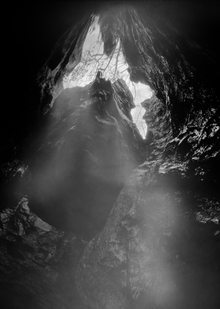 The Cracks of&nbsp;Time&nbsp;— «Dongjian» (Viewing from Holes)