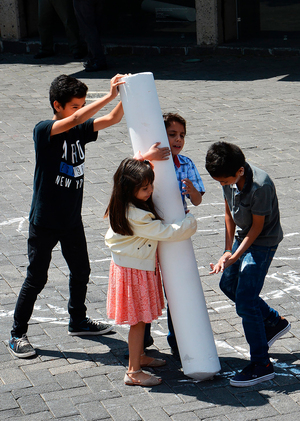 Перфоманс через оптику детских игр