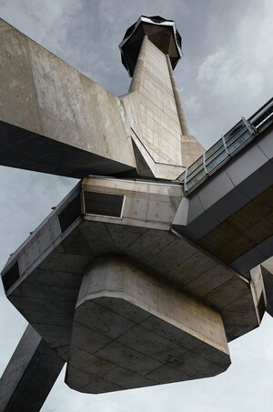 Сопоставление югославского брутализма и деконструктивизма 
Захи Хадид