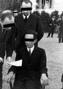 Сжечь нельзя сохранить.
Фотографии недопустимые к&nbsp;показу в&nbsp;своё время.