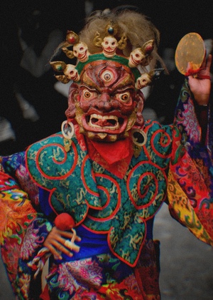 Костюмы и маски мистерии Цам