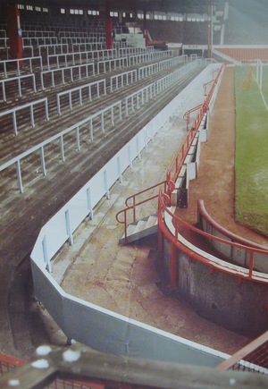 Визуальная эстетика британских футбольных стадионов 1980-х – 2000-х