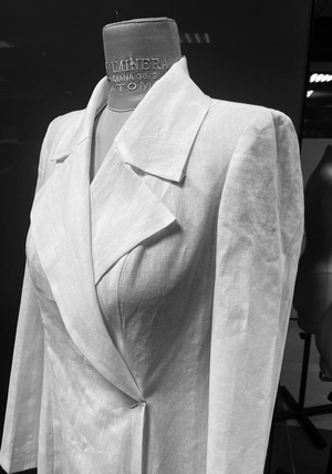 Разработка макета женского пальто  на индивидуальную фигуру