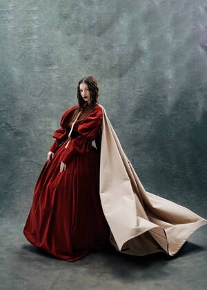 RECONSTRUCTION OF THE MOTHER`S DRESS