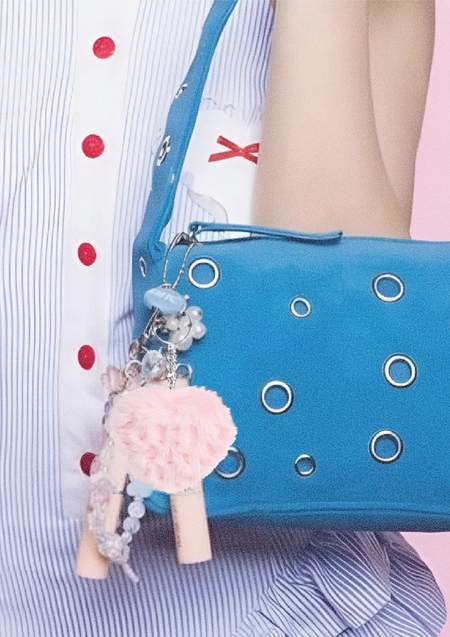 Cháyùn. Мерч-брелок