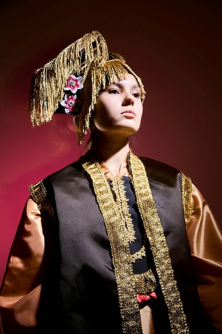 Праздничный костюм молодой казанской татарки.