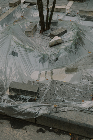 между (времени)