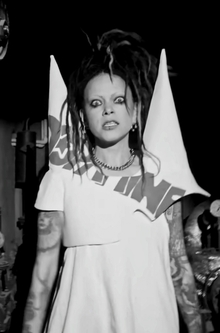 Топ '1000+1 addiction' в клипе Нуки — 'Тварь'