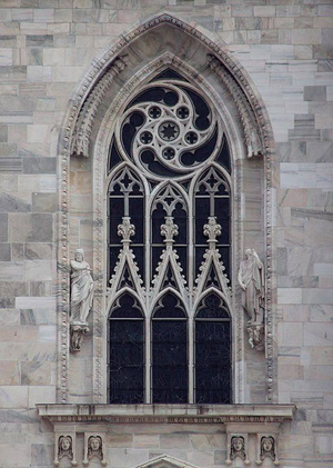 Эволюция готического окна