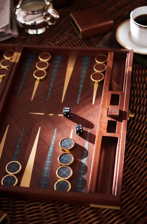 Столкновение agon и alea в нардах: стратегия против случайности.