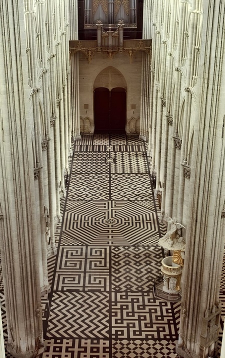 О чем молчат лабиринты готических соборов?