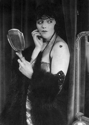 Визуальные техники создания "вамп-женщины"