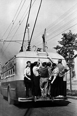 ЭКРАННОЕ ОДИНОЧЕСТВО: Визуальный язык изоляции в кино СССР и России