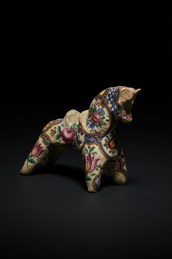 "Детство в миниатюре: Игрушка как зеркало культурных идеалов"