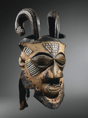 Эволюция образа маски: от ритуального символа к визуальному коду