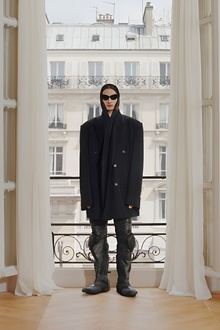 Balenciaga: новая интерпретация Возвышенного Balenciaga: новая интерпретация Возвышенного