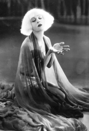 Как немое кино 1920-х создавало смысл через освещение