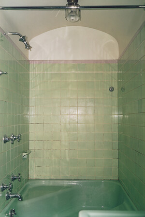 Излучая цвет: авторское высказывание Эглстона