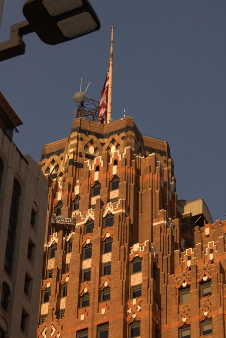 Архаика в архитектуре Ар-деко