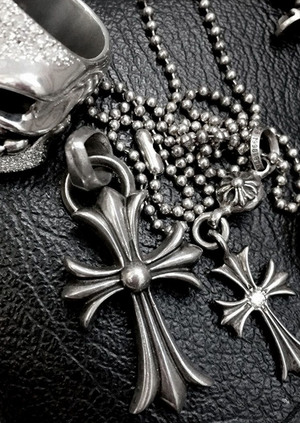 Аксессуары как визуальные маркеры принадлежности к субкультуре