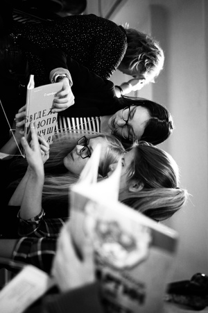 Визуальные стратегии коммуникации в дизайне книжных обложек «Жар-книги»