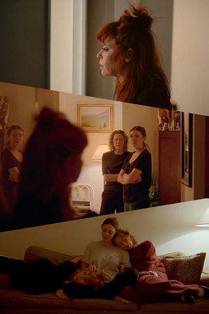 Сестры в фильме "His Three Daughters"