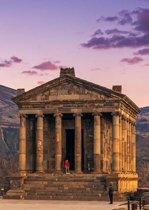 Складывание ионического ордера в архитектуре храма Гарни