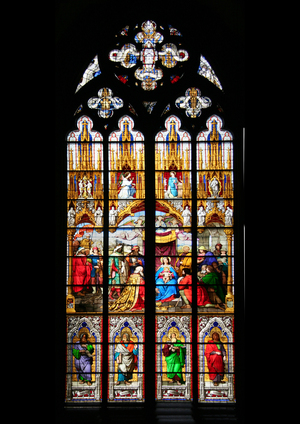 Религиозные мотивы в витражах средневековой Европы