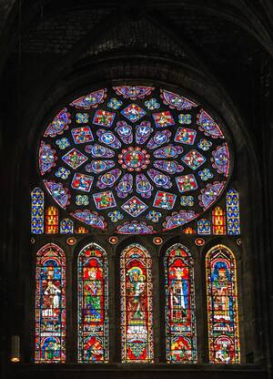 Образ Богоматери в витражах высокой готики: композиция, свет и символика