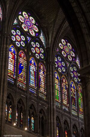 Работа витражей в готических храмах