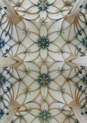 Растительный мотив в готической архитектуре.