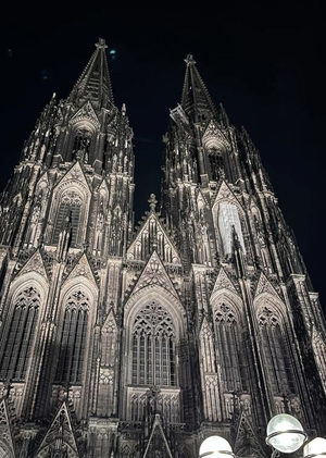 Язык символов и света: как искусство и дизайн формировали средневековый мир