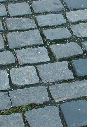 Из ключевой ноты в "soundmark" - мостовая на Баррикадной улице